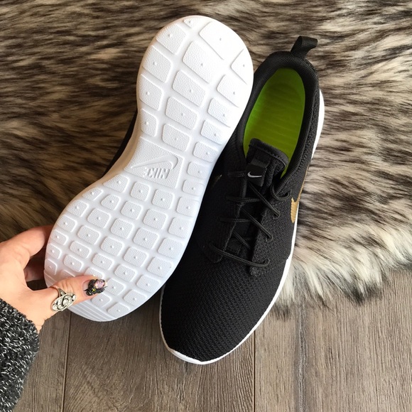 NWTNike ID Roshe One Black Gold! - Picture 7 of 8